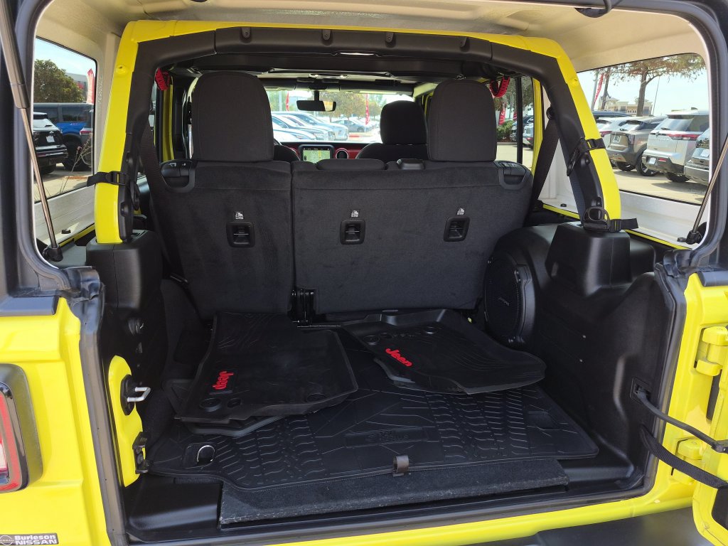 Used 2023 Jeep Wrangler Unlimited Rubicon w/ Cold Weather Group AWD/4WD image 8
