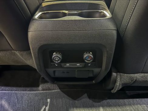 Used 2026 Chevrolet Traverse RS AWD/4WD image 19