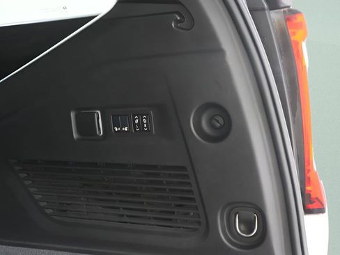 Used 2024 GMC Yukon XL SLT w/ SLT Premium Package AWD/4WD image 31