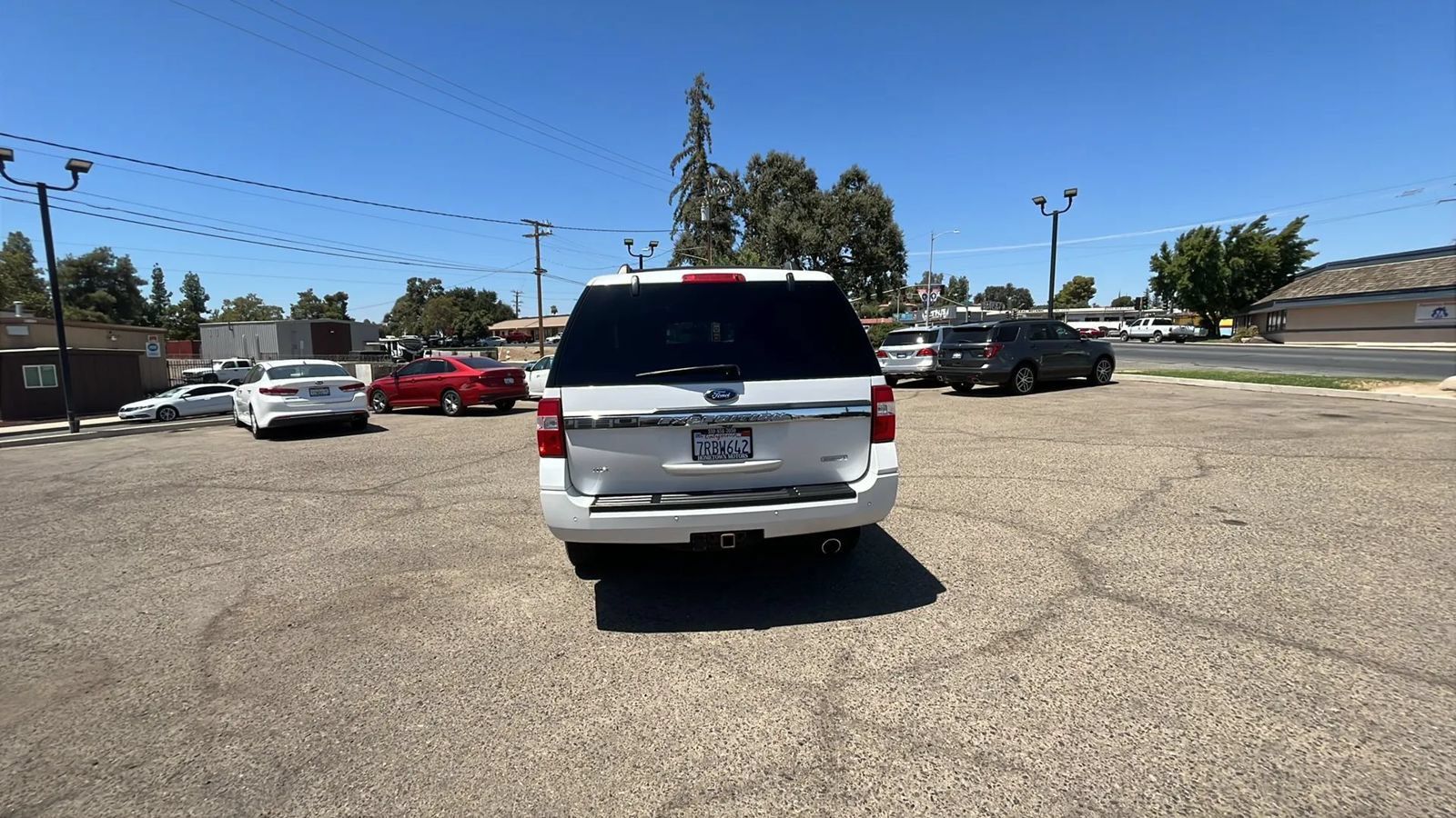 Used 2016 Ford Expedition XLT w/ Equipment Group 201A RWD image 5