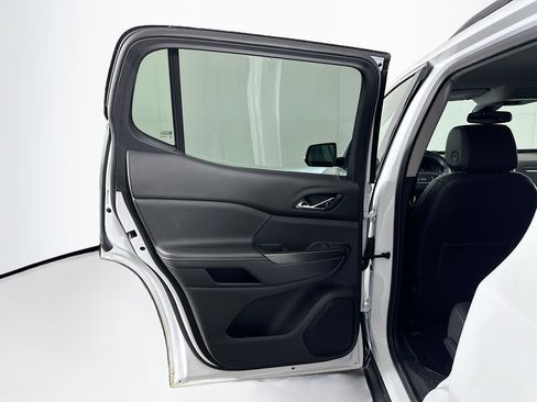 Used 2023 GMC Acadia SLT image 27