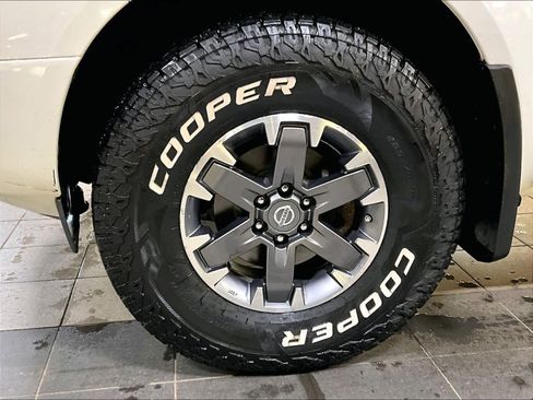 Used 2018 Nissan Frontier PRO-4X image 7