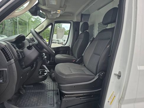Used 2023 RAM ProMaster 2500 w/ Driver Convenience Group FWD image 9