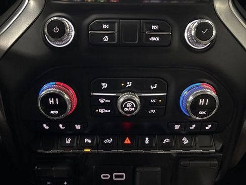 Used 2021 GMC Sierra 2500 SLT w/ SLT Preferred Package image 23