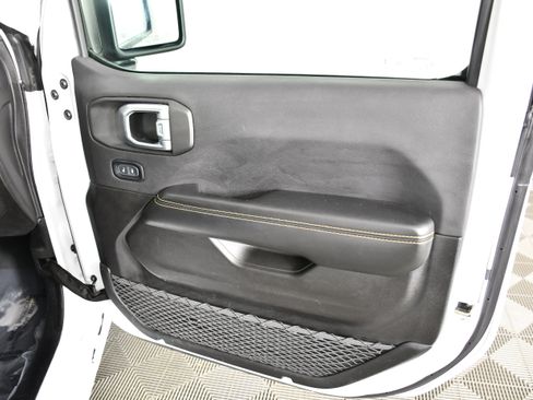 Used 2024 Jeep Wrangler Unlimited Sahara AWD/4WD image 39