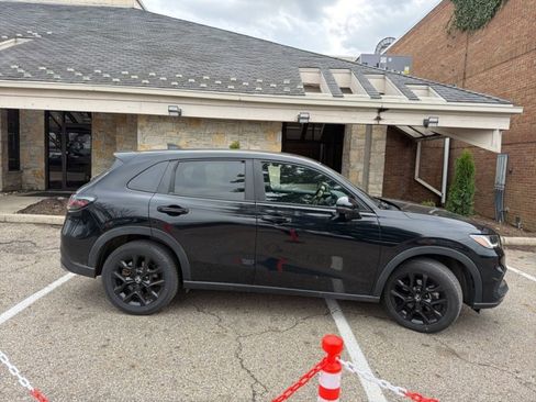 Certified 2023 Honda HR-V Sport image 6