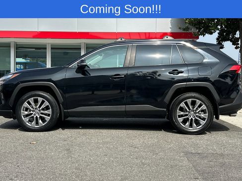 Used 2023 Toyota RAV4 XLE Premium FWD image 7