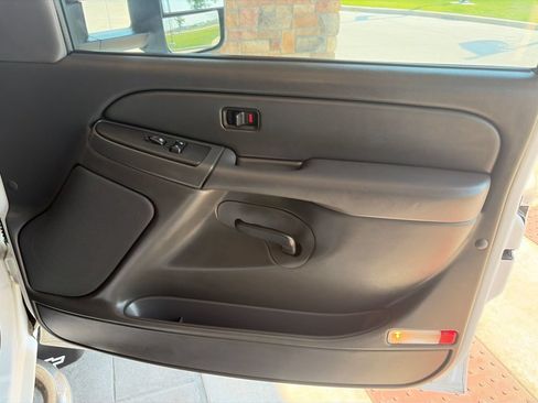 Used 2007 Chevrolet Silverado 2500 LT AWD/4WD image 21