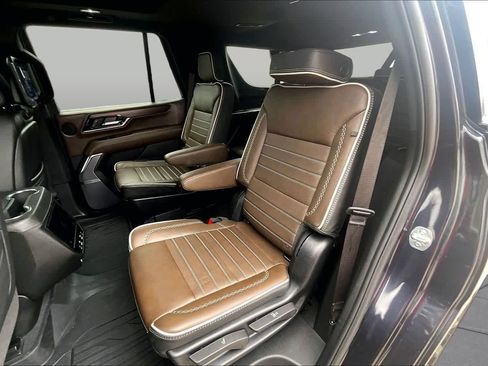 Used 2025 GMC Yukon Denali Ultimate w/ LPO, Floor Liner Package AWD/4WD image 21