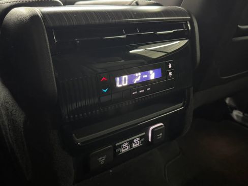 Used 2024 Jeep Wagoneer Series II w/ Flexible Seating Group image 42