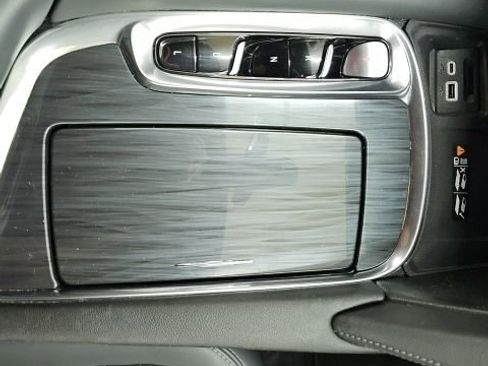 Used 2023 Buick Enclave Essence AWD/4WD image 27
