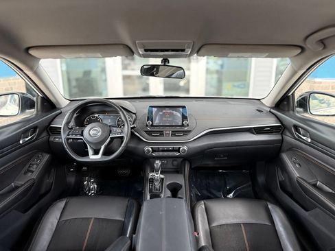 Used 2019 Nissan Altima 2.5 SR FWD image 2