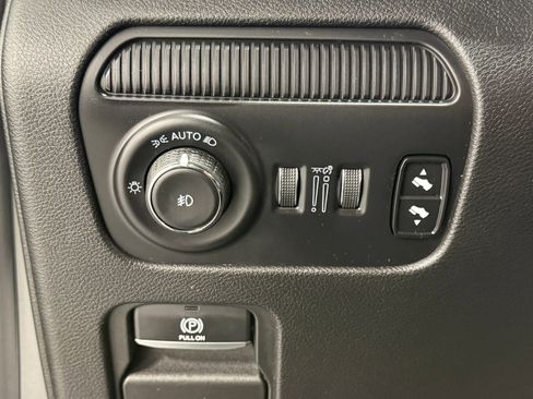 Used 2022 Jeep Wagoneer Series III w/ Premium Group I AWD/4WD image 26