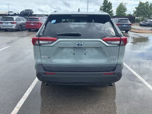 Used 2022 Toyota RAV4 XLE w/ XLE Grade Weather Package AWD/4WD image 4
