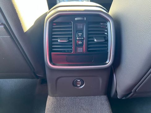 Used 2018 Porsche Macan image 29