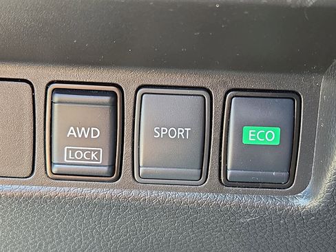 Used 2020 Nissan Rogue SV AWD/4WD image 25