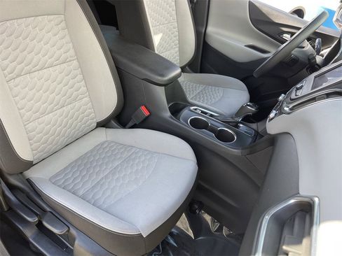 Used 2021 Chevrolet Equinox LS image 8