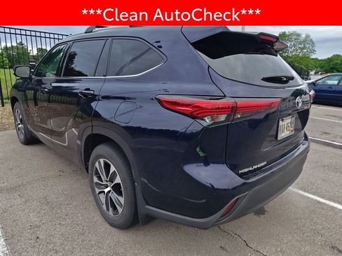 Used 2022 Toyota Highlander XLE AWD/4WD image 4