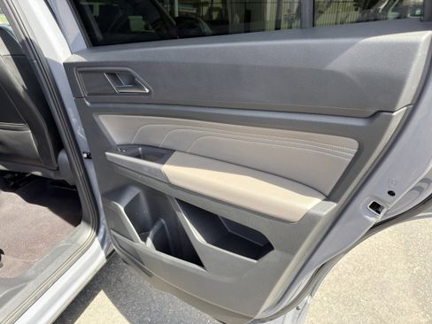 Used 2021 Volkswagen Atlas Cross Sport SE w/ Panoramic Sunroof Package FWD image 13