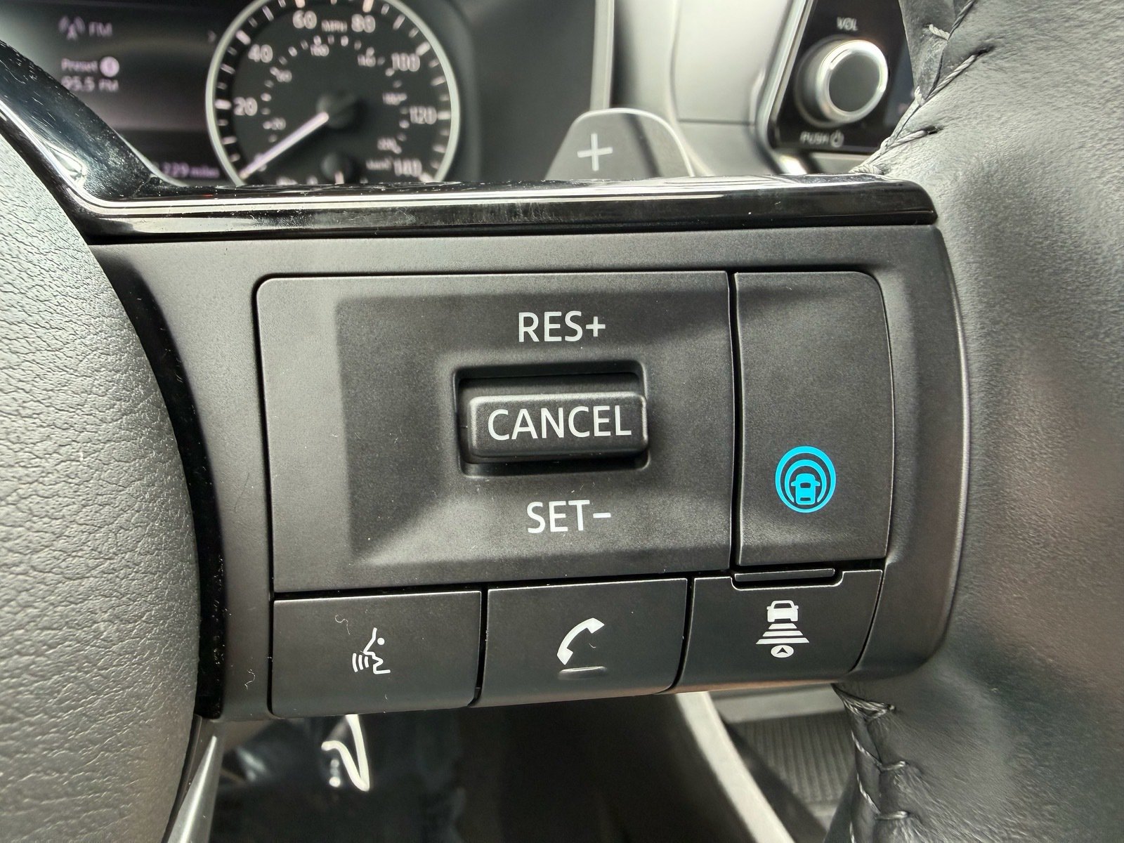 Certified 2023 Nissan Rogue SV w/ SV Premium B Package AWD/4WD image 27