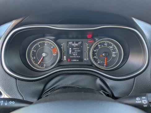 Used 2019 Jeep Cherokee Latitude w/ Popular Appearance Group FWD image 23