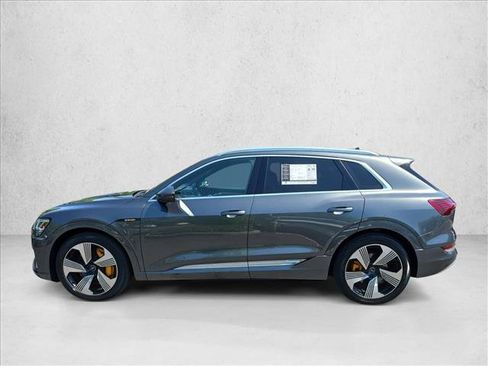 Used 2019 Audi e-tron Prestige w/ Prestige Package AWD/4WD image 8