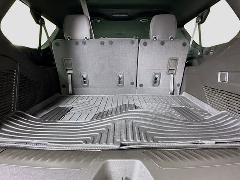 Used 2024 GMC Yukon XL SLE image 26