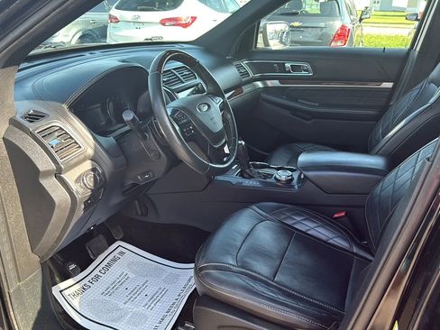 Used 2018 Ford Explorer Platinum image 12