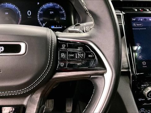 Used 2022 Jeep Grand Cherokee L Overland w/ Luxury Tech Group IV AWD/4WD image 28
