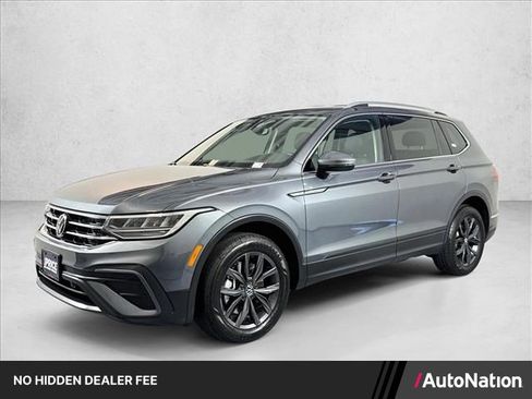 Used 2023 Volkswagen Tiguan SE FWD image 1