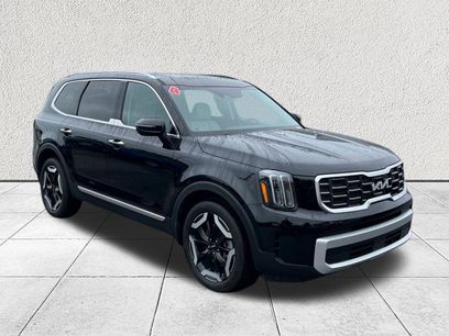 Used 2024 Kia Telluride S w/ S Sunroof Package