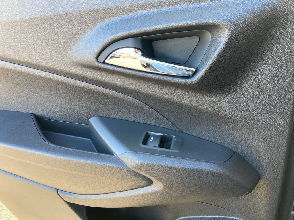 New 2026 Chevrolet Trax ACTIV w/ Sunroof Package FWD image 23
