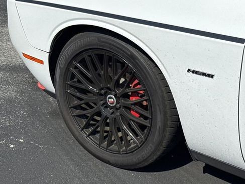 Used 2018 Dodge Challenger R/T w/ Performance Handling Group image 8