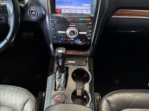 Used 2019 Ford Explorer Limited AWD/4WD image 28