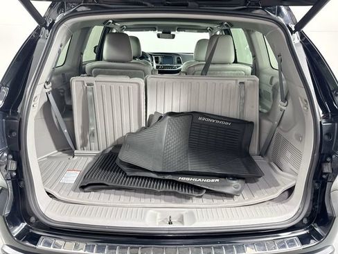 Used 2017 Toyota Highlander XLE AWD/4WD image 34