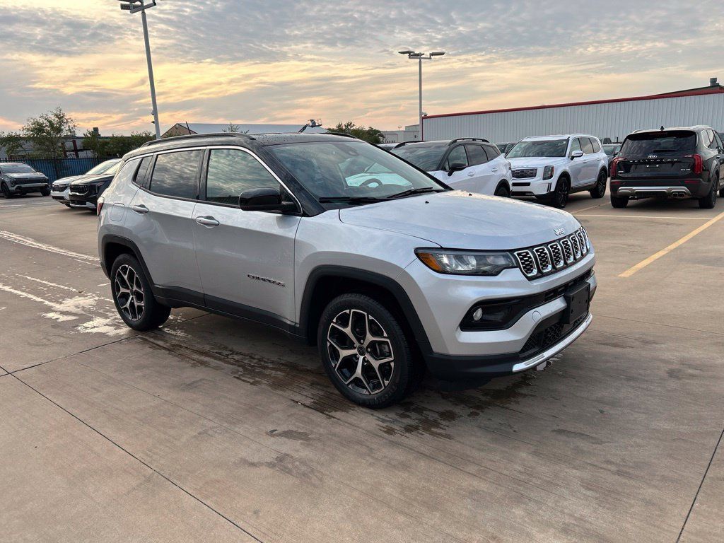 Used 2025 Jeep Compass Limited AWD/4WD image 4
