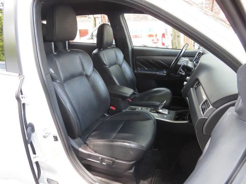 Used 2020 Mitsubishi Outlander SEL image 10