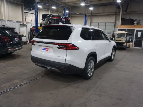 Used 2024 Toyota Grand Highlander AWD image 25