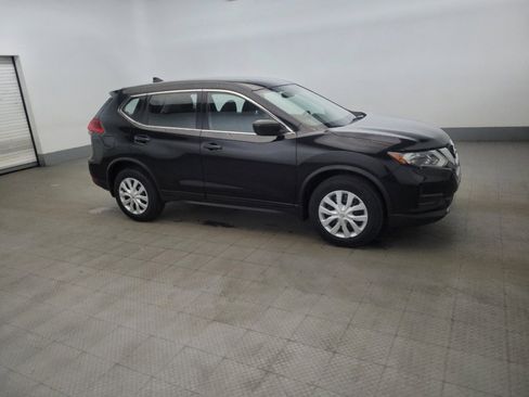 Used 2017 Nissan Rogue S image 11