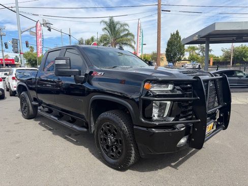 Used 2022 Chevrolet Silverado 2500 LT w/ Midnight Edition AWD/4WD image 2