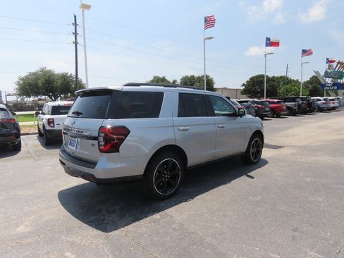 Certified 2024 Ford Expedition Limited AWD/4WD image 9