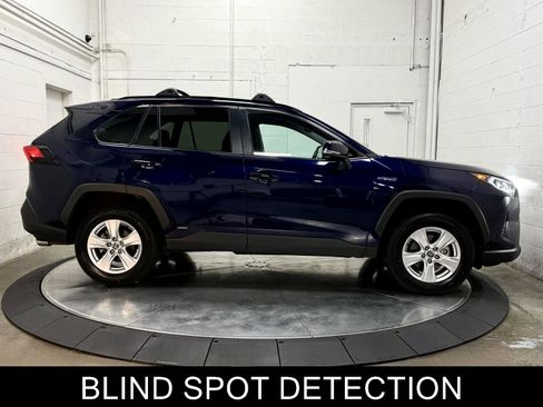 Used 2021 Toyota RAV4 XLE w/ Carpet Mat Package (TMS) AWD/4WD image 9