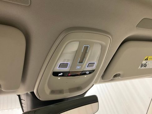 Used 2023 Volvo XC60 B5 Plus image 21