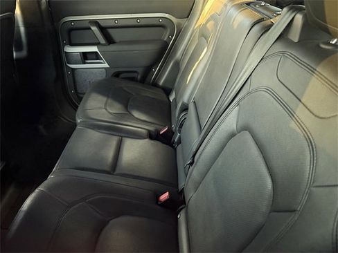 Used 2023 Land Rover Defender 110 SE image 7