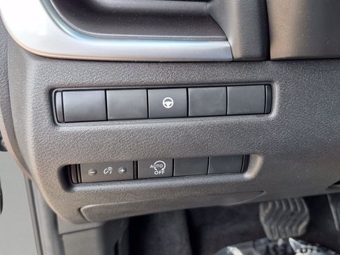 Certified 2023 Nissan Rogue SV FWD image 29