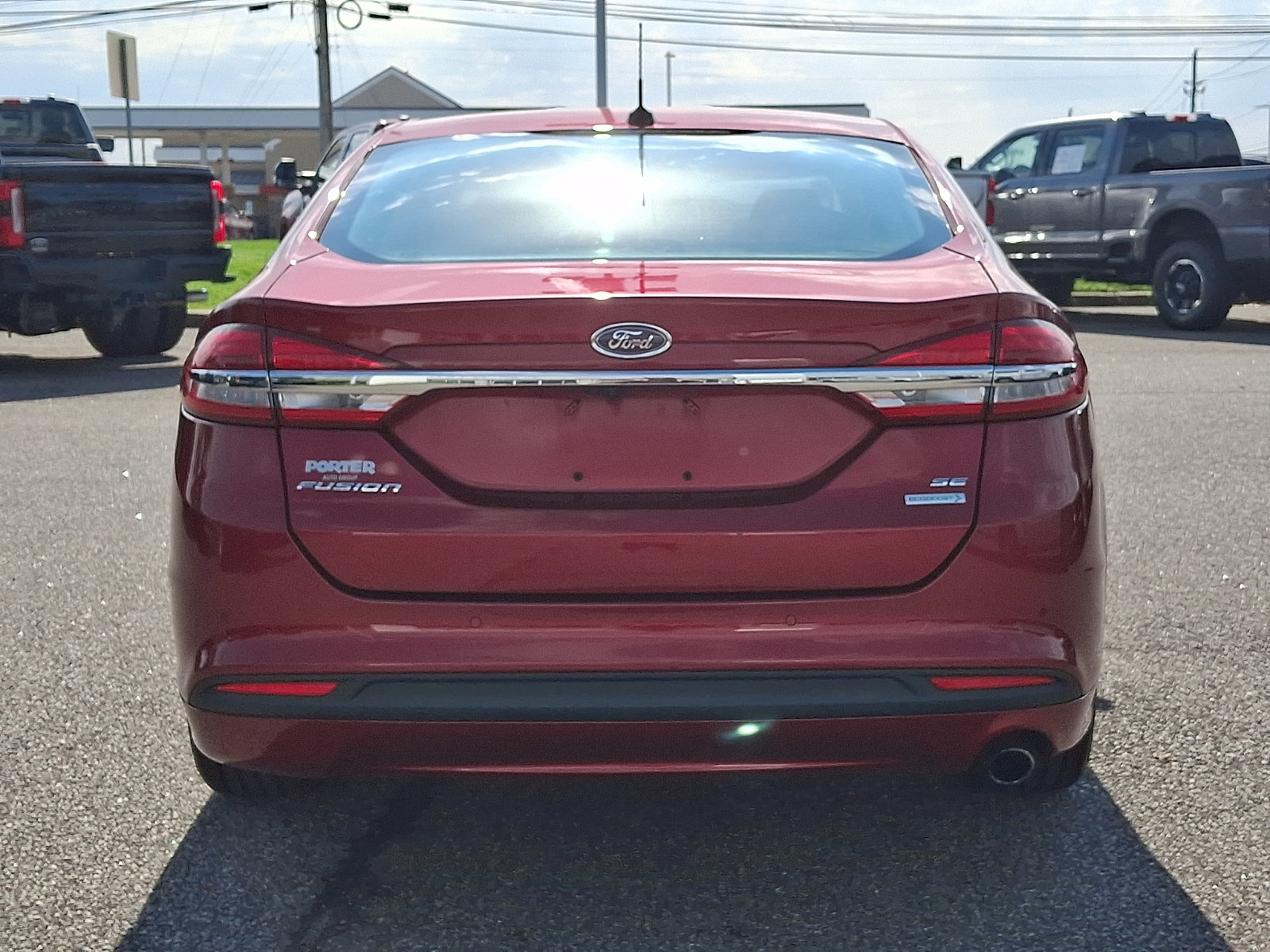 Certified 2018 Ford Fusion SE w/ Fusion SE Technology Package FWD image 9