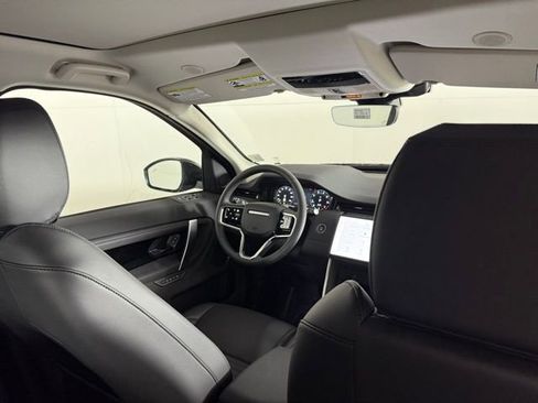 Used 2025 Land Rover Discovery Sport S image 32