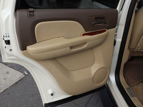 Used 2011 Chevrolet Tahoe LTZ image 31