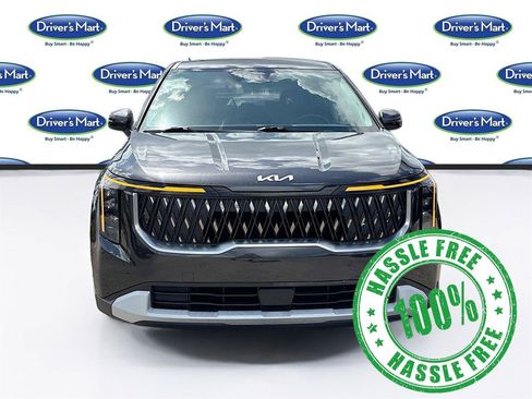 Used 2025 Kia Carnival FWD image 2
