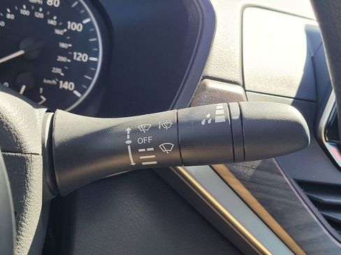 Used 2025 Nissan Altima 2.5 SV FWD image 17